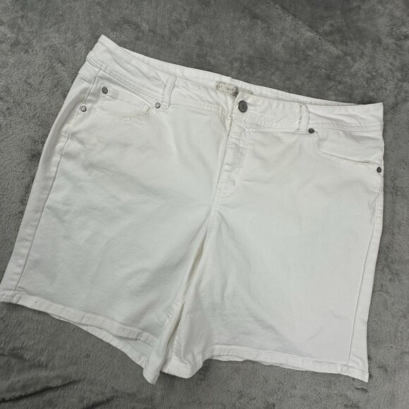 C Established‎ 1946 Women's White Shorts Size 20W Stretch - Picture 2 of 8